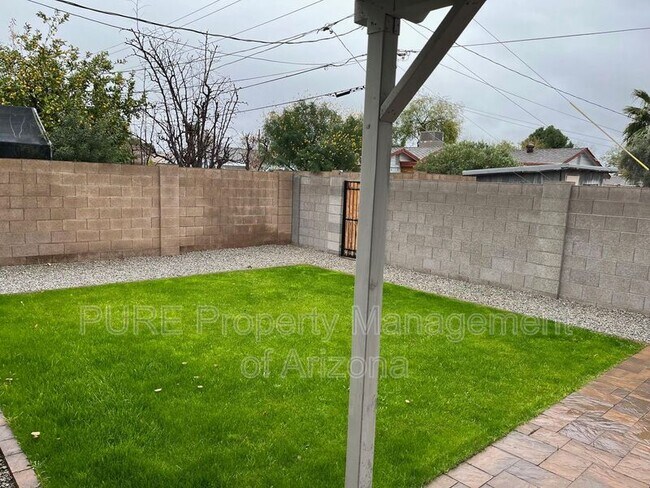 Building Photo - 2201 E Montecito Ave