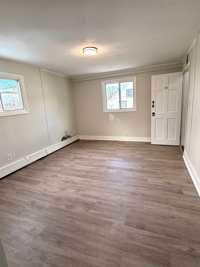 Building Photo - 39 Mead St