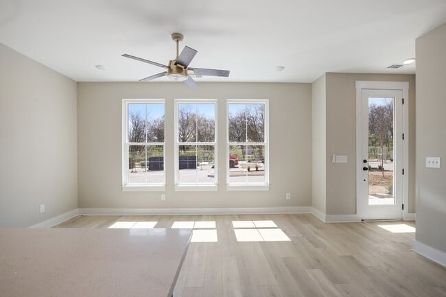 Building Photo - 361 Archwood Dr