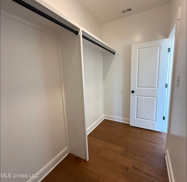 Building Photo - 607 Sunflower St