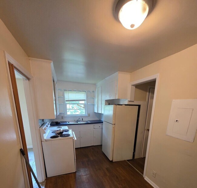 Building Photo - 616 Martin St