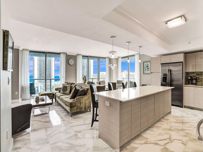 Building Photo - 2602 E Hallandale Beach Blvd