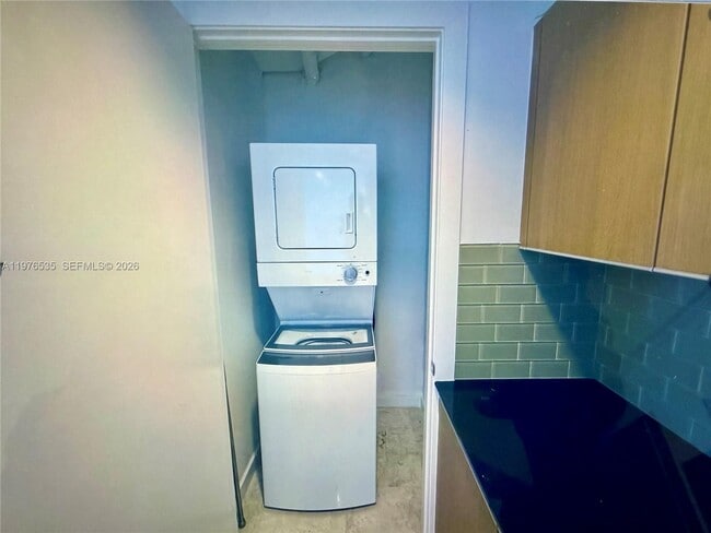 Building Photo - 1060 Brickell Ave