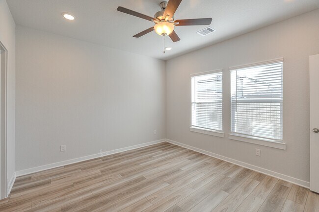 Building Photo - 8611 Blueberry Ash St