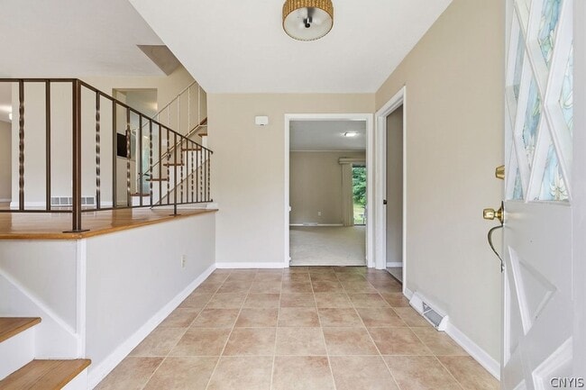 Building Photo - 115 Saybrook Ln