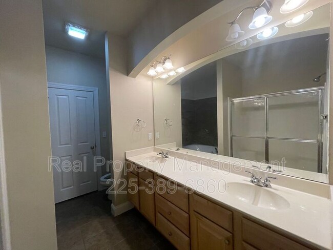 Building Photo - 809 Summer Breeze Dr