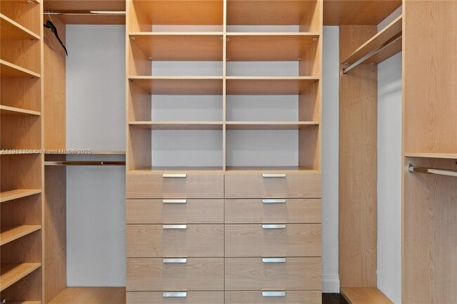 Building Photo - 16699 Collins Ave