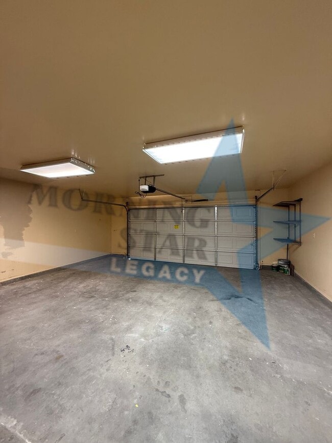 Building Photo - 4-Bedroom Home - New Carpet & Fresh Paint!