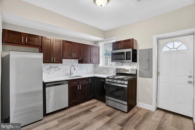 Building Photo - 2942 Arunah Ave