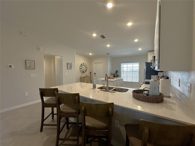 Building Photo - 14231 Heritage Landing Blvd