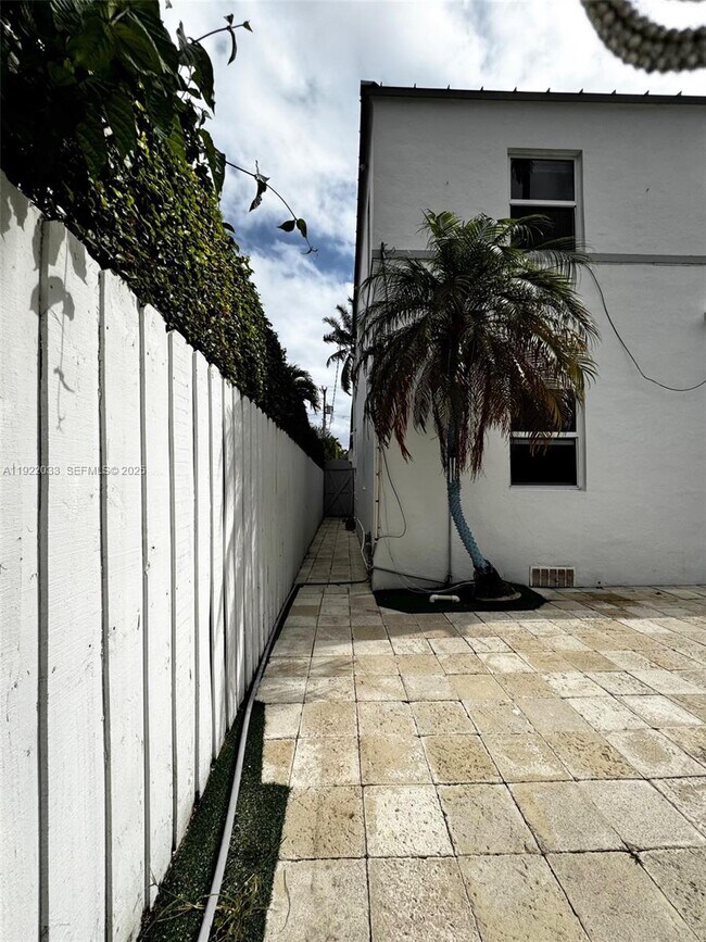 Building Photo - 3470 Sheridan Ave