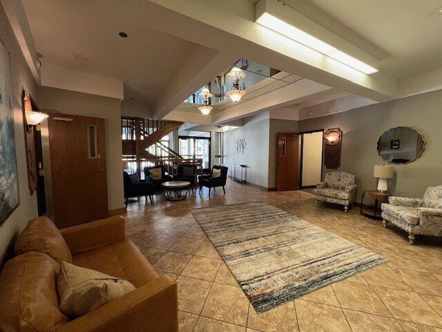 Building Photo - 3988 Fairway Hills Dr