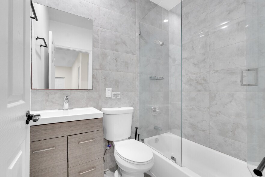 Building Photo - 52 NW 47th Ter