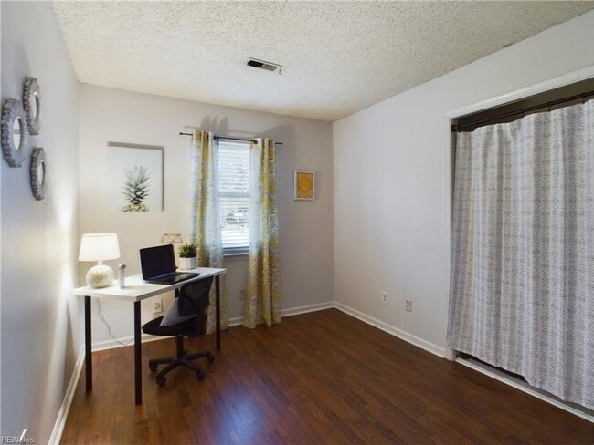 Building Photo - 3BD/2BA Ranch in Quiet Cul-de-sac Attached Garage!  Fully Fenced Large Backyard!