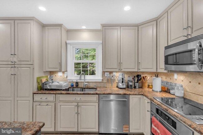 Building Photo - 6861 Williamsburg Pond Ct