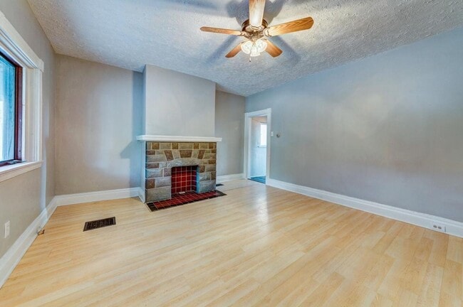 Building Photo - Beautiful 4 bedroom home in Mt. Oliver ava...