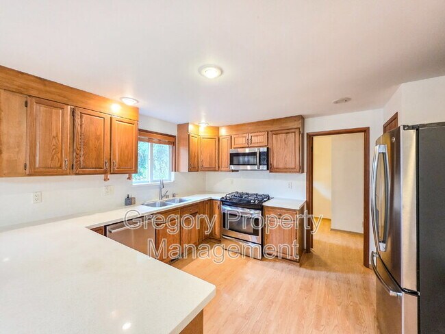 Building Photo - 4155 West Lake Sammamish Pkwy NE