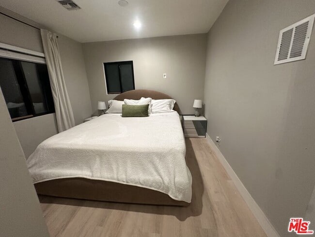 Building Photo - 641 N Vista St