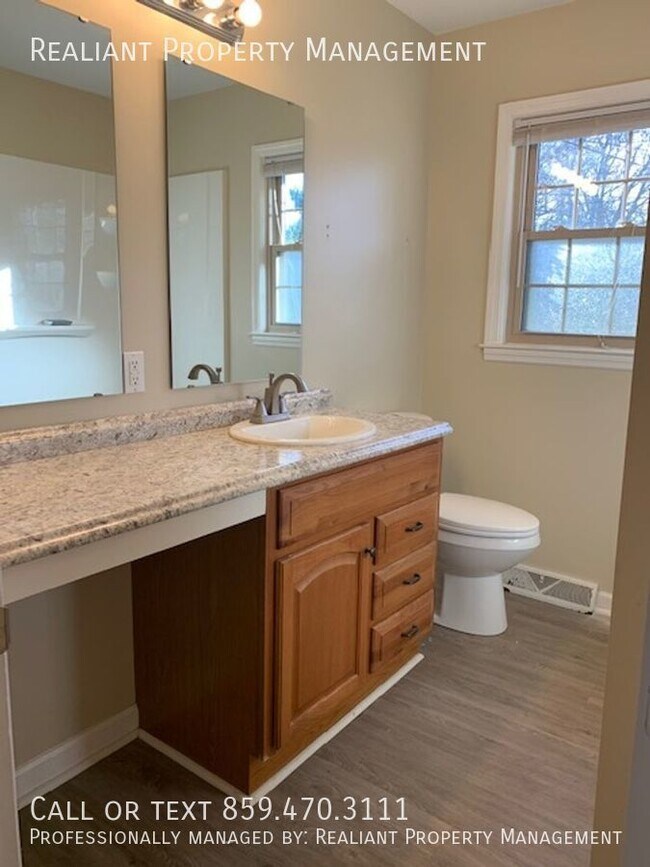 Building Photo - 508 Hickory Hill Dr