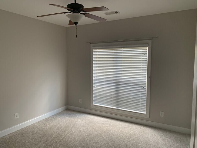 Building Photo - 1329 Tulip Ct