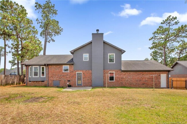 Building Photo - 1931 Daphne Cir