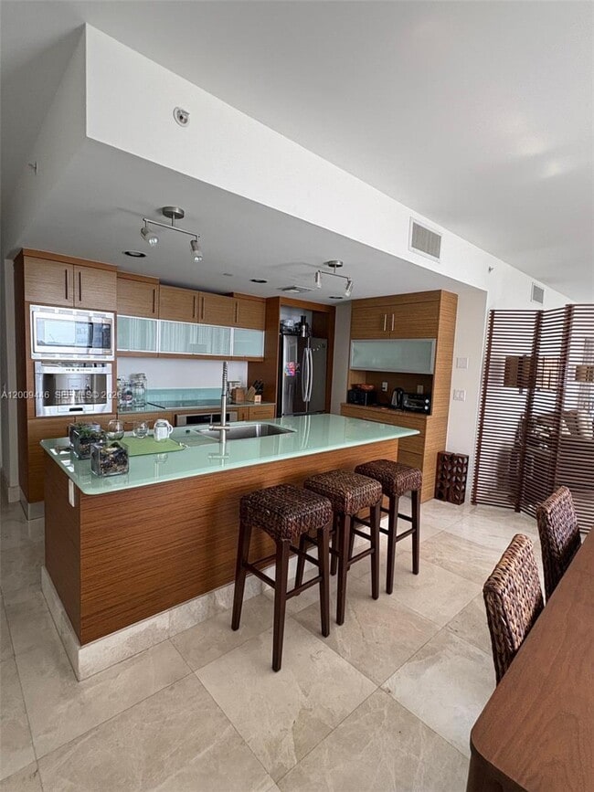 Building Photo - 5875 Collins Ave