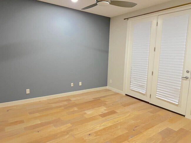 Building Photo - 1209 Kinney Ave