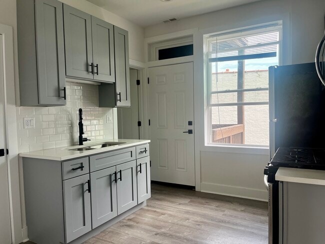 Building Photo - 5315 N Damen Ave