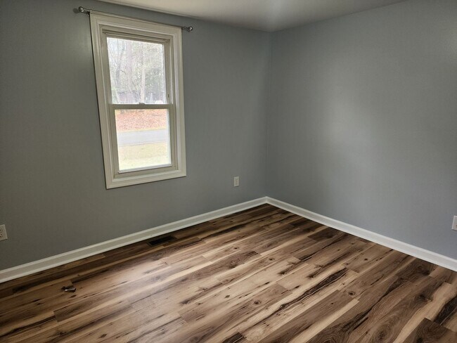 Building Photo - 3 bed 1 Bath Home Mount Airy
