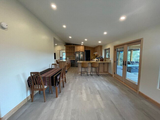 Building Photo - Rural 3 Bedroom, 2 Bath - Ruch & Applegate River Area