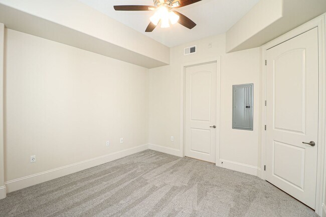 Building Photo - (Coming Soon) Piedmont Row Condo!