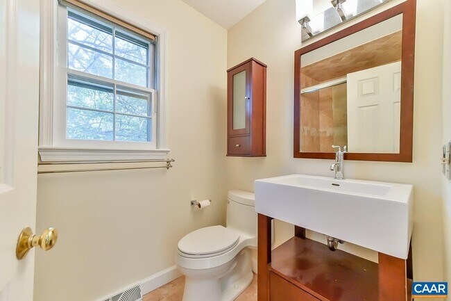 Building Photo - 1012 Wildmere Pl