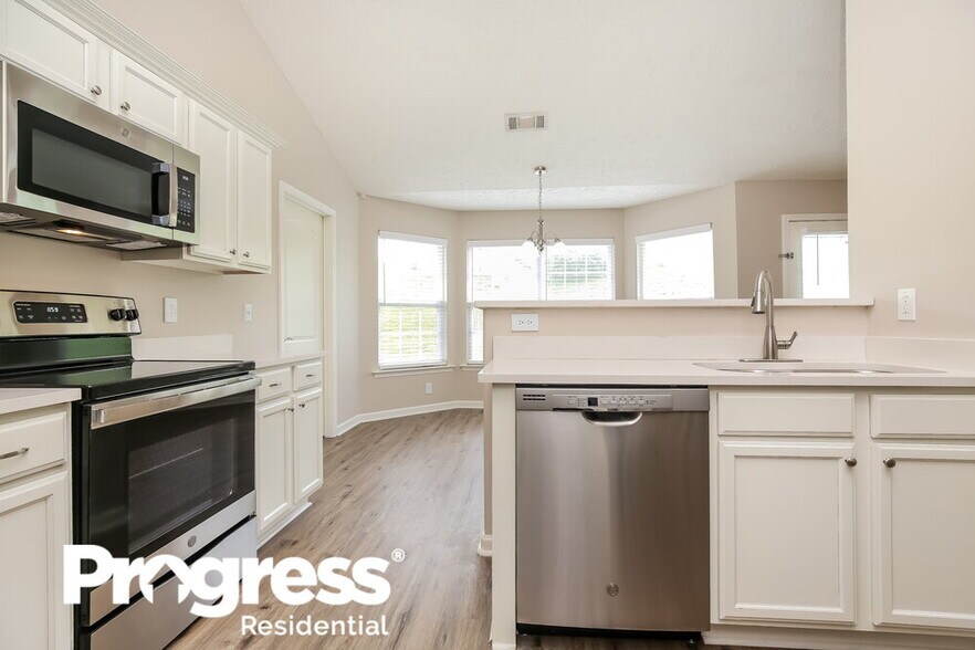 Building Photo - 106 Lyndhurst Dr