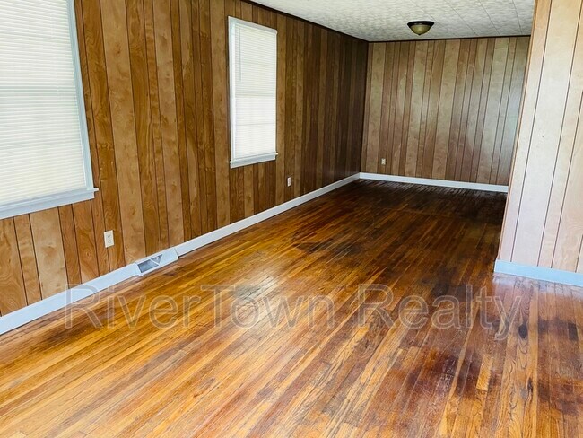 Building Photo - 4406 Ferndale Rd