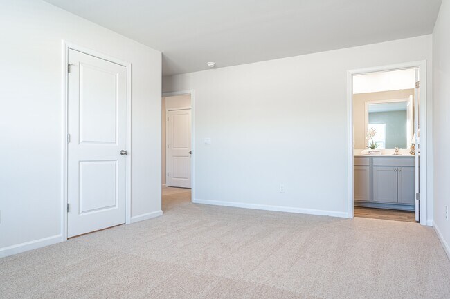 Building Photo - 207 1st St