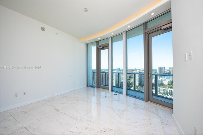 Building Photo - 17475 Collins Ave