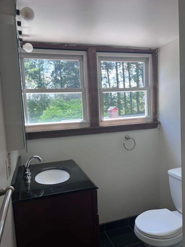 Building Photo - Large 4 bedroom, 2 1/2 bath home for rent in Ravena, NY on Rt 9W