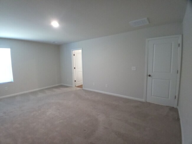 Building Photo - 70 Parkwood Ct