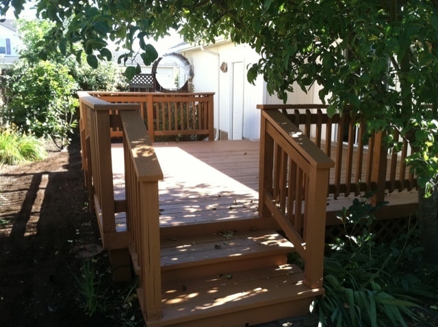 Building Photo - 3 Bedroom Home with Deck and Fenced Yard