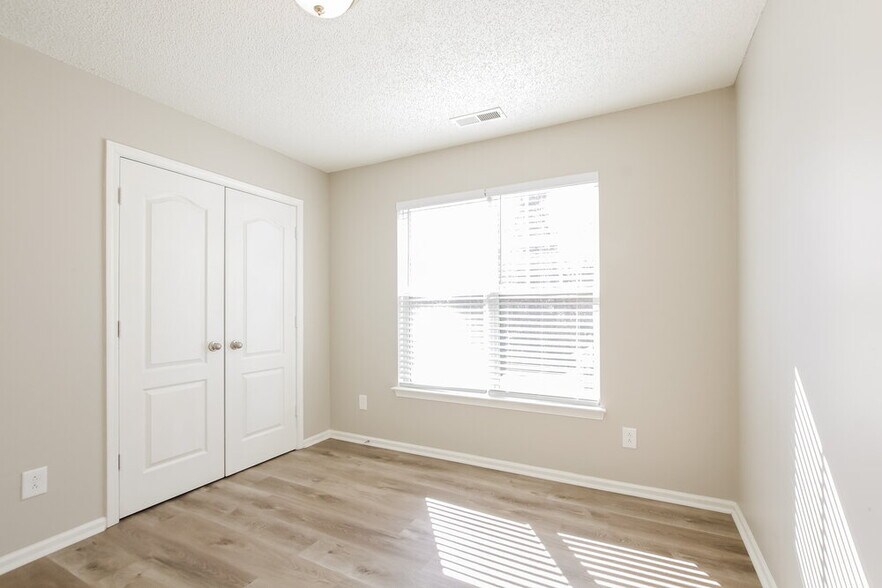 Building Photo - 258 Amir Cir
