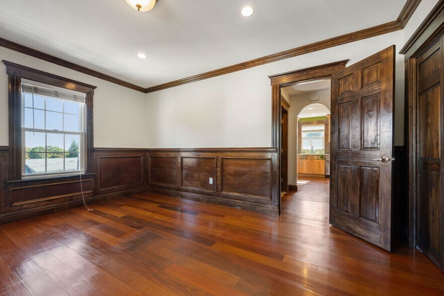 Building Photo - 76 Taft Ave