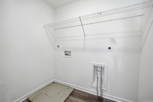 Building Photo - 8355 Falcon Meadow Dr
