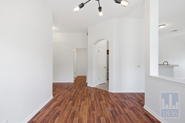 Building Photo - 1006 Buttercup Ct