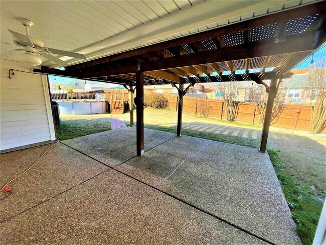 Building Photo - 11652 Belle Manor Dr