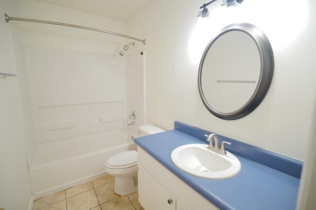 Building Photo - 828 Ashlyn Forest Dr