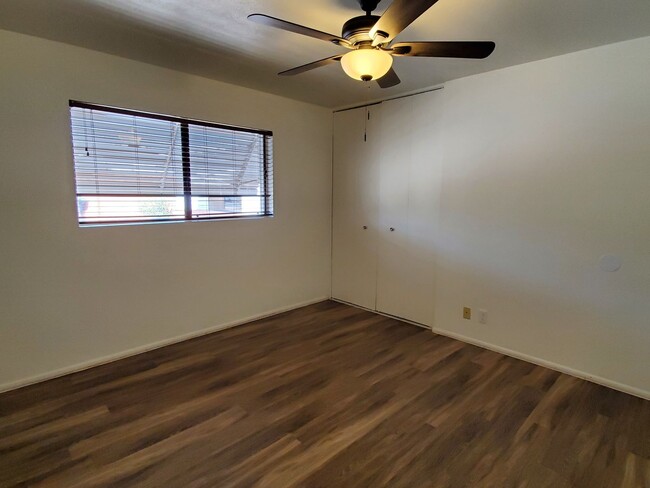 Building Photo - 3 bedroom + mother in law suite/ home offi...