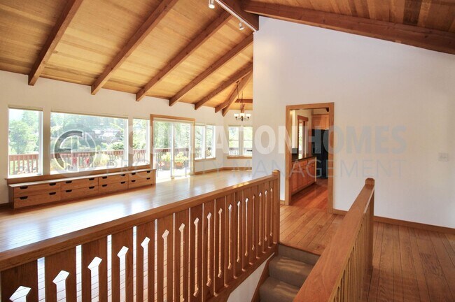 Building Photo - Spacious and Bright Tam Valley Home!  Mult...