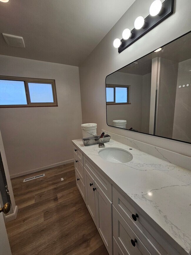 Building Photo - Remodeled 3-Bedroom Home in Orem