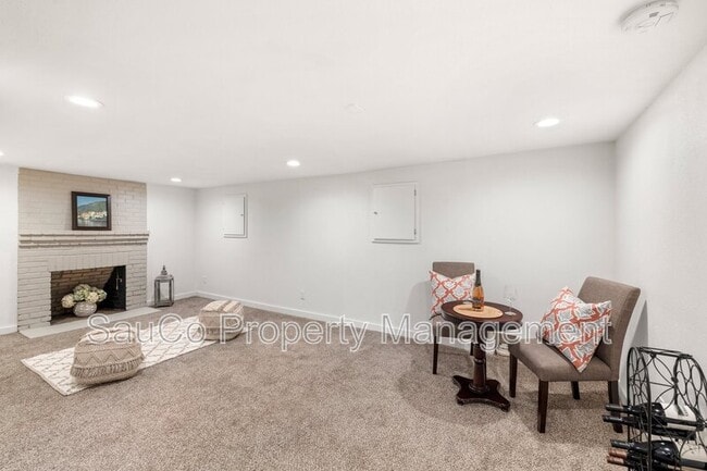 Building Photo - 6123 NE 25th Ave