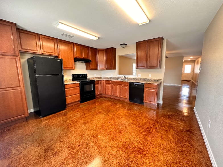 Building Photo - 5205 Graceland Dr
